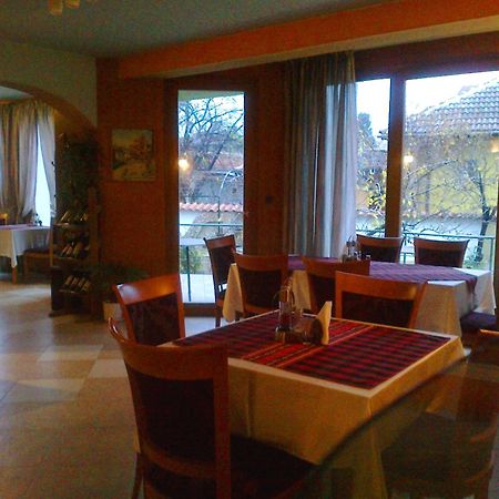 Family Hotel Sonata ซาโมคอฟ ภายนอก รูปภาพ