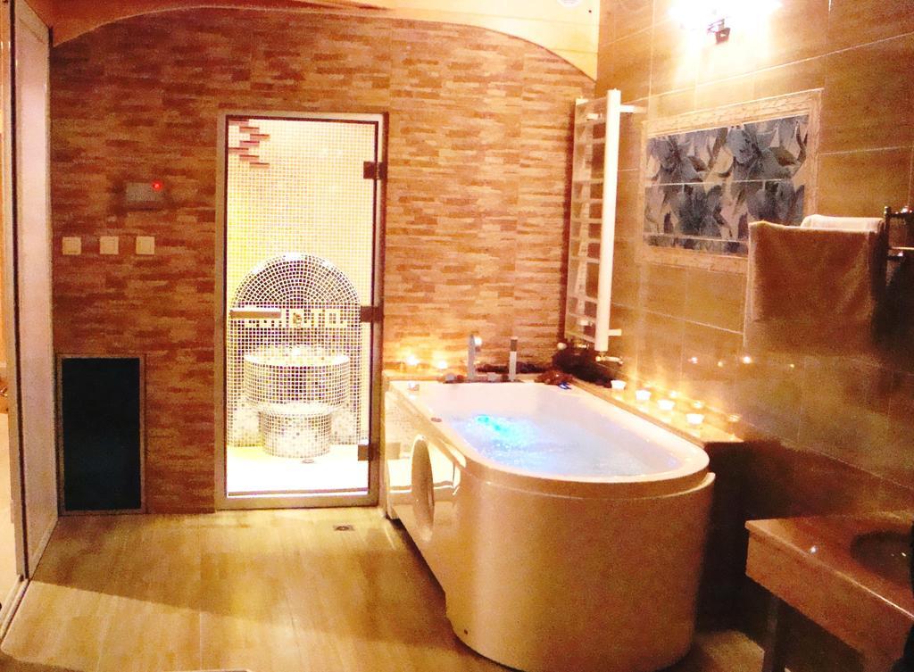 Family Hotel Sonata ซาโมคอฟ ภายนอก รูปภาพ