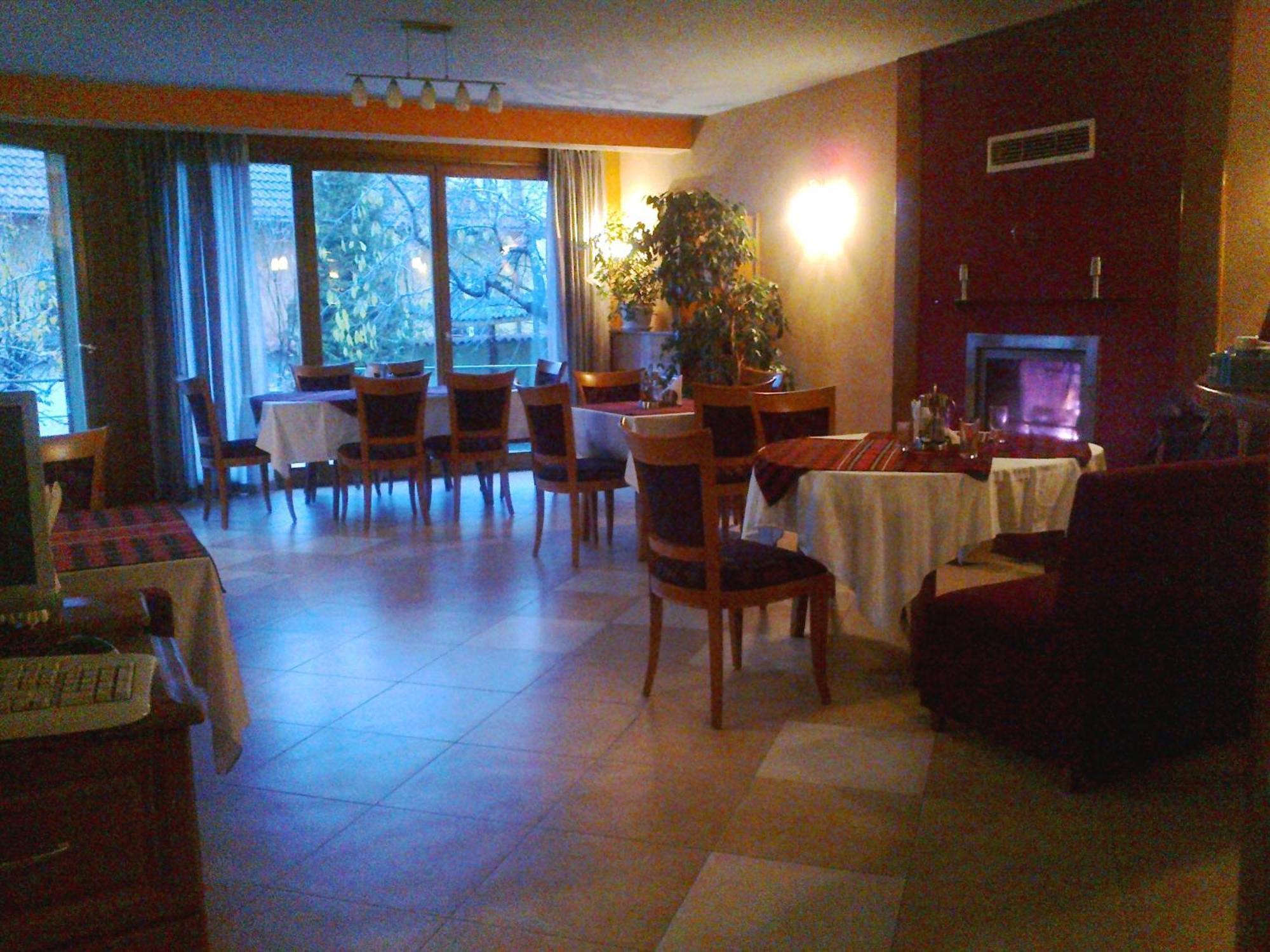 Family Hotel Sonata ซาโมคอฟ ภายนอก รูปภาพ