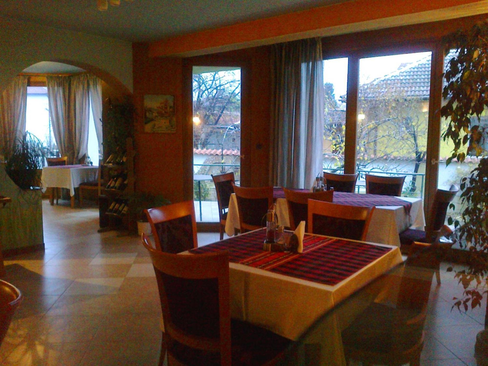 Family Hotel Sonata ซาโมคอฟ ภายนอก รูปภาพ
