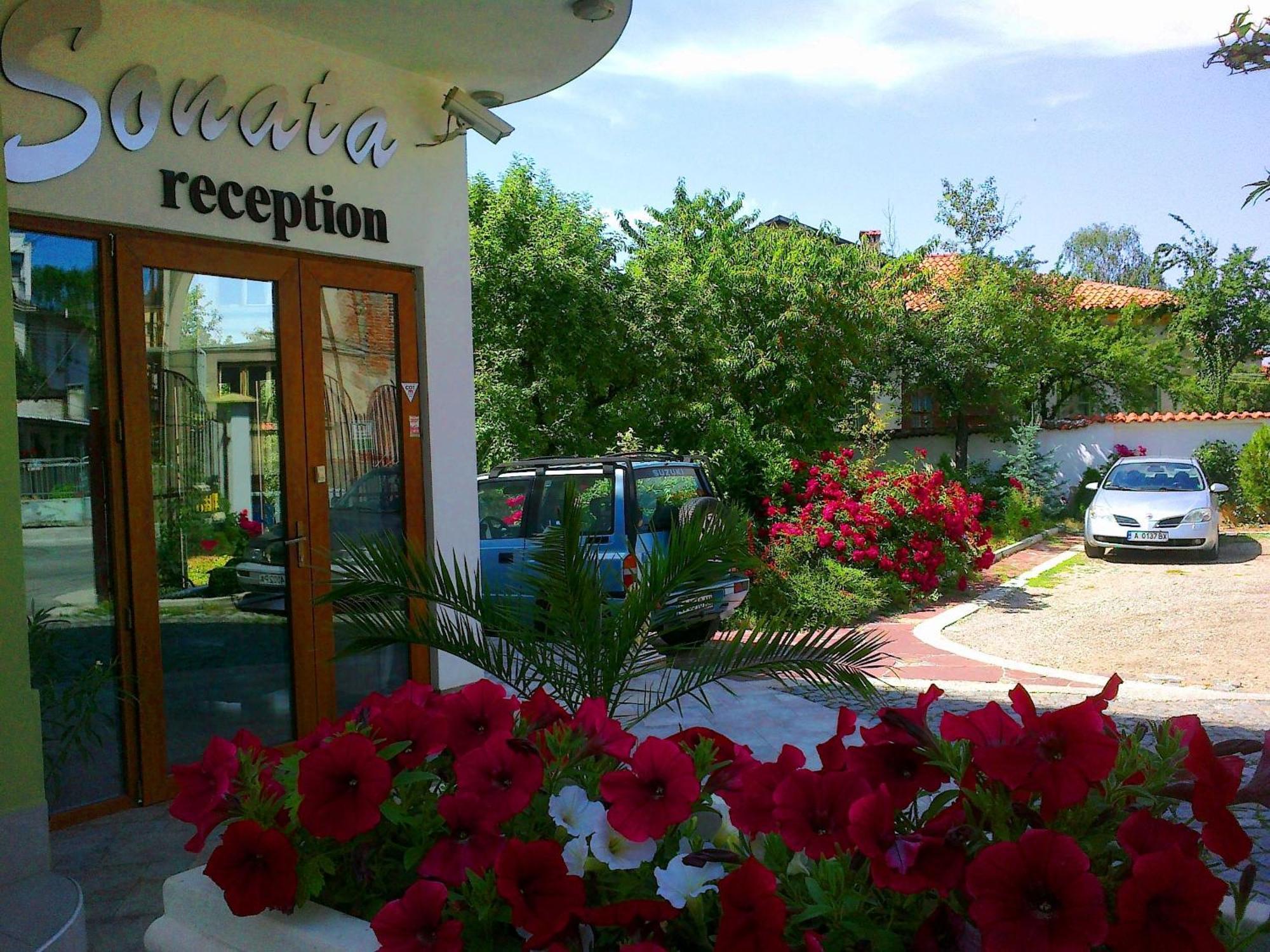 Family Hotel Sonata ซาโมคอฟ ภายนอก รูปภาพ