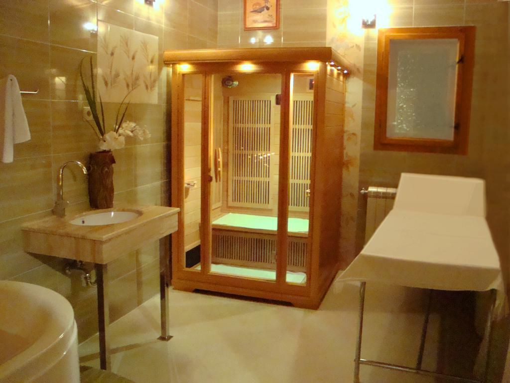 Family Hotel Sonata ซาโมคอฟ ภายนอก รูปภาพ