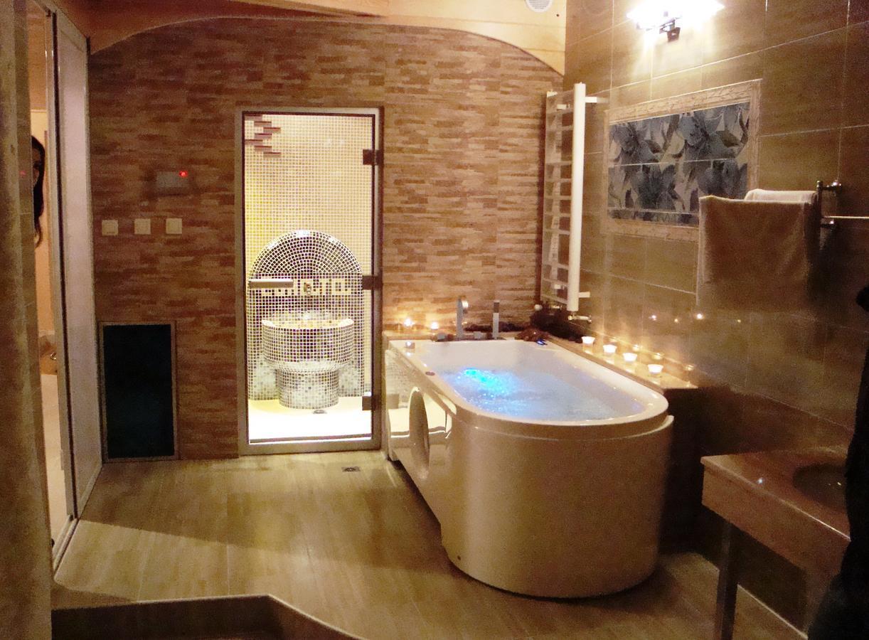 Family Hotel Sonata ซาโมคอฟ ภายนอก รูปภาพ