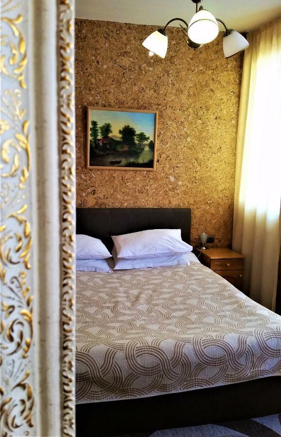 Family Hotel Sonata ซาโมคอฟ ภายนอก รูปภาพ